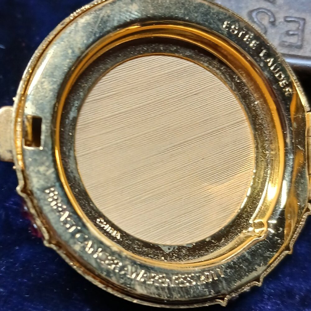 Estee Lauder 2011 Pink Ribbon Compact - Picture 5 of 5